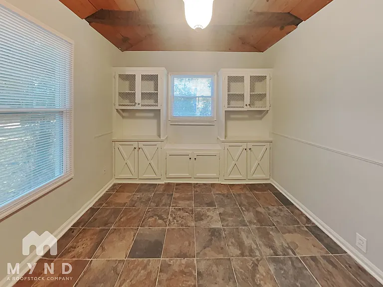 137 Roebuck Dr — Photo 12