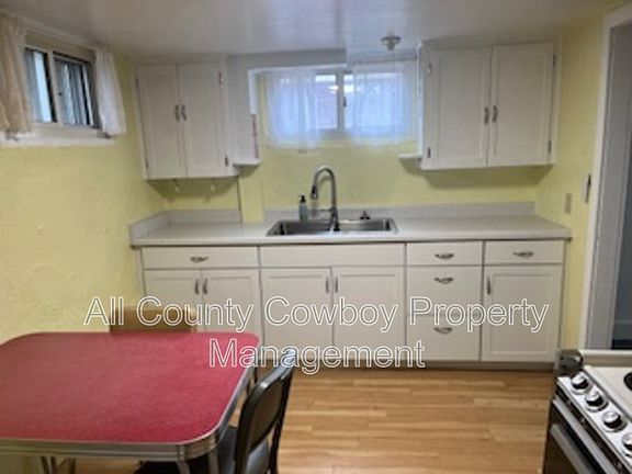 2nd image of 557 1/2 N 8th St