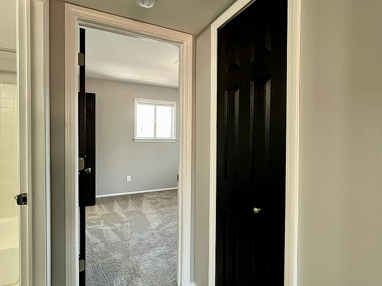 4415 Oakwood Blvd #4 — Photo 6