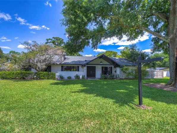 2212 Greenhills Dr, Valrico, FL 33596