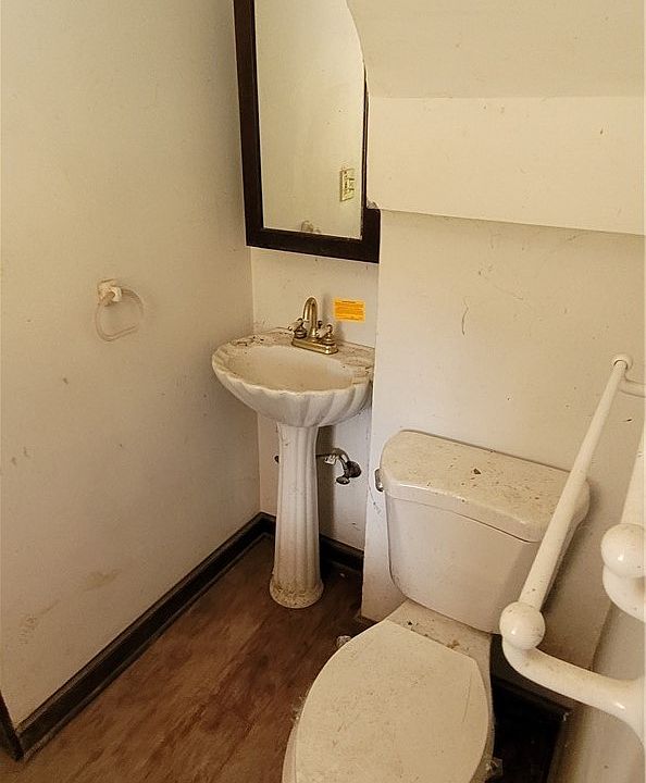 13th image of 1240 Maple Ave
