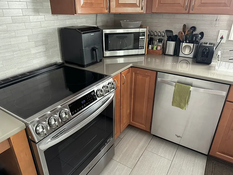 311 Temple St — Photo 17