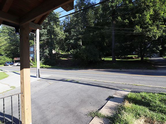 3rd image of 117 Ridge Ave
