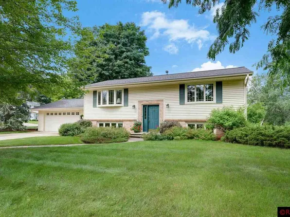 143 Woodcrest Ter, Le Sueur, MN 56058