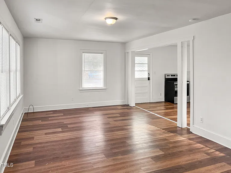 1800 Rosewood Ave — Photo 9