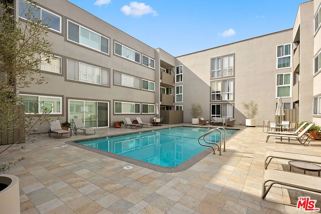 2 bed, 2.0 bath, 1417 sqft, $5,995 — Photo 4
