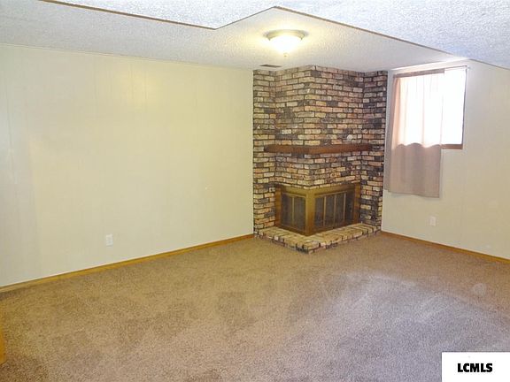 5th image of 104 Crestwood Dr