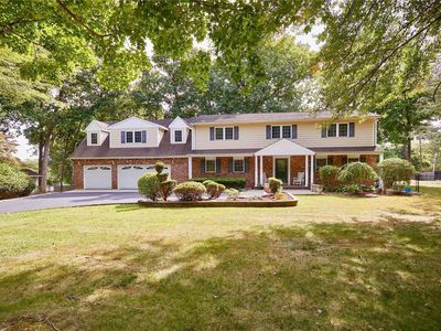 10 Norman Court, Dix Hills, NY, 11746