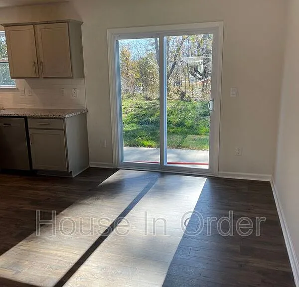 34 Malcolm Ct — Photo 4