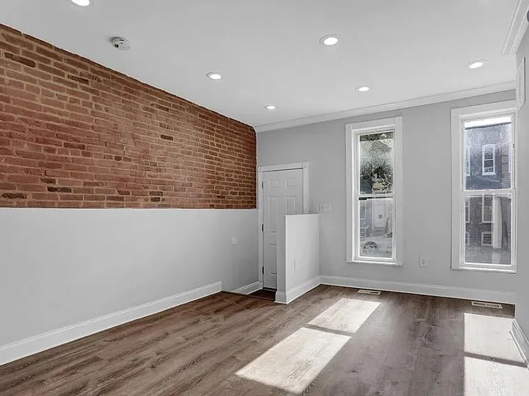 1520 Holbrook St — Photo 14
