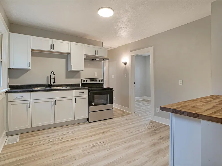 1822 S Warren St — Photo 5