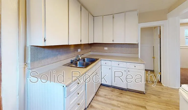222 E Harrison St — Photo 1