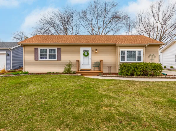 200 Basswood Dr, North Aurora, IL 60542