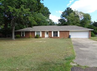 40 N Ridgeland Cir, Columbus, MS 39705