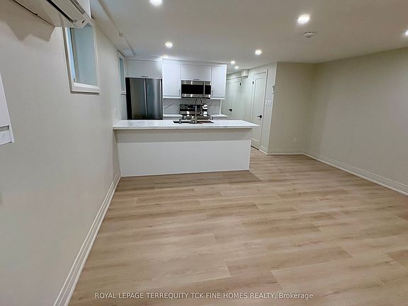 4th image of 8 Somerset Ave