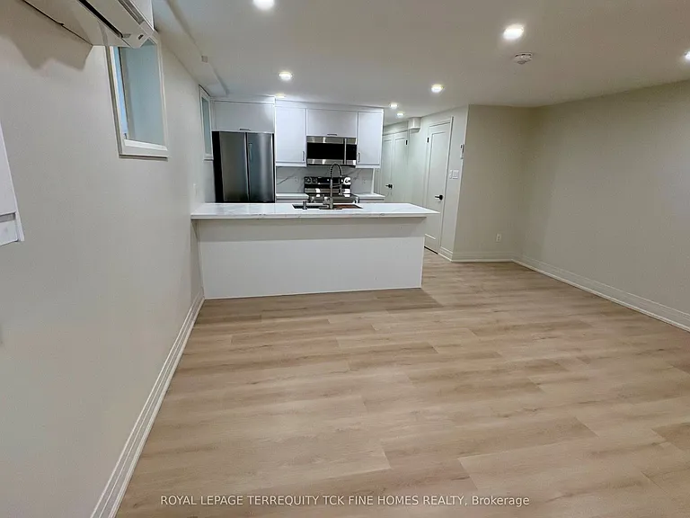 8 Somerset Ave #LOWER — Photo 4