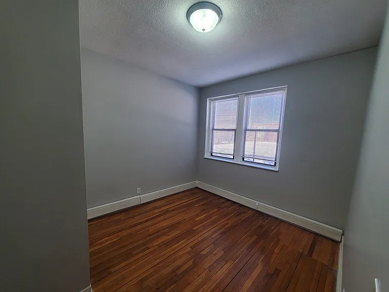 10 Abbotsford St #3 — Photo 9