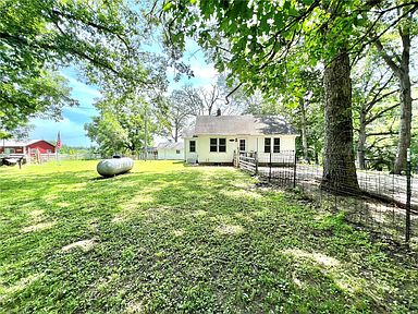 1172 Old Ripley Rd, Sorento, IL 62086 | Zillow