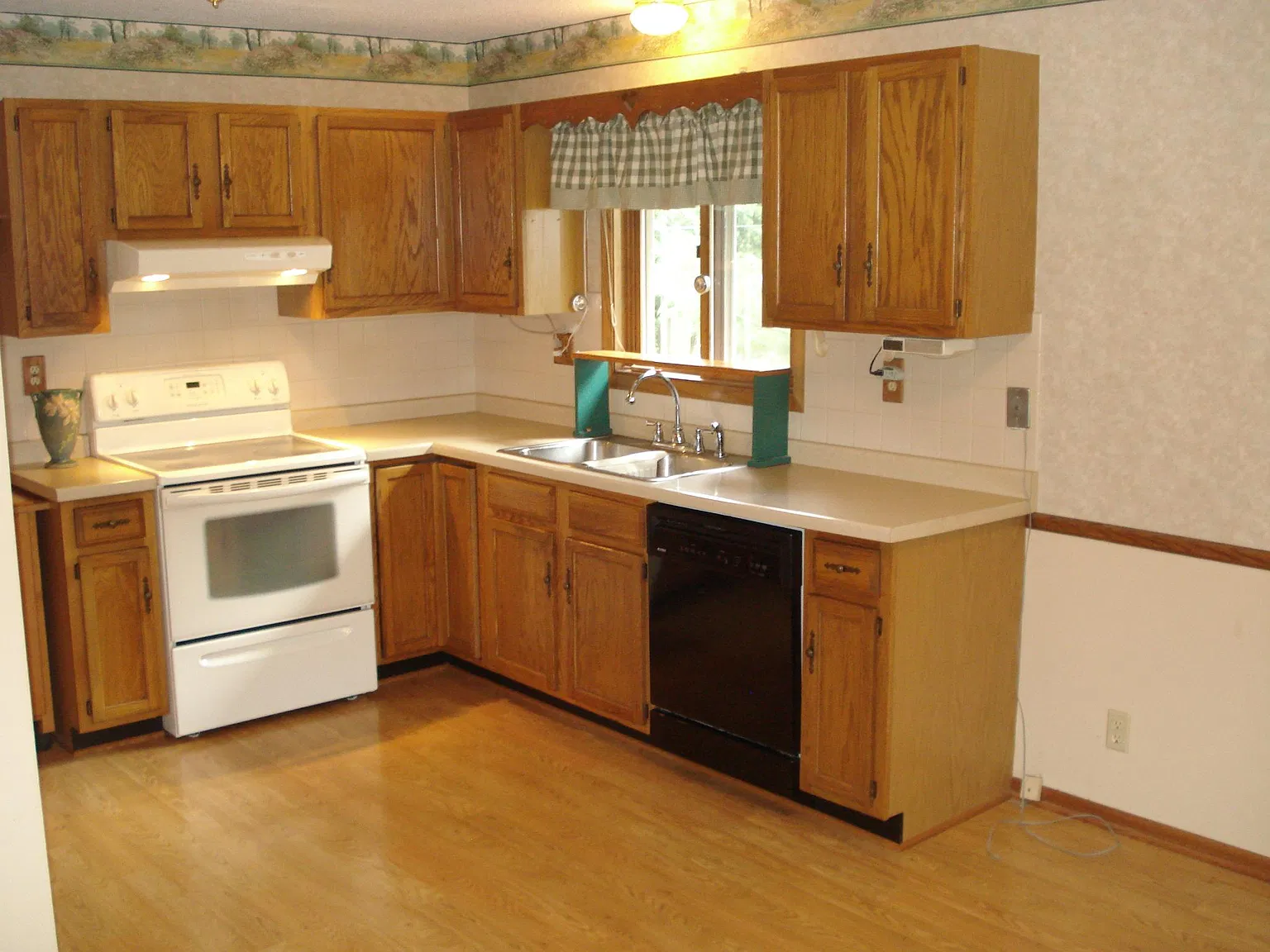 3 bed, 2000 sqft, $2,700 — Photo 2