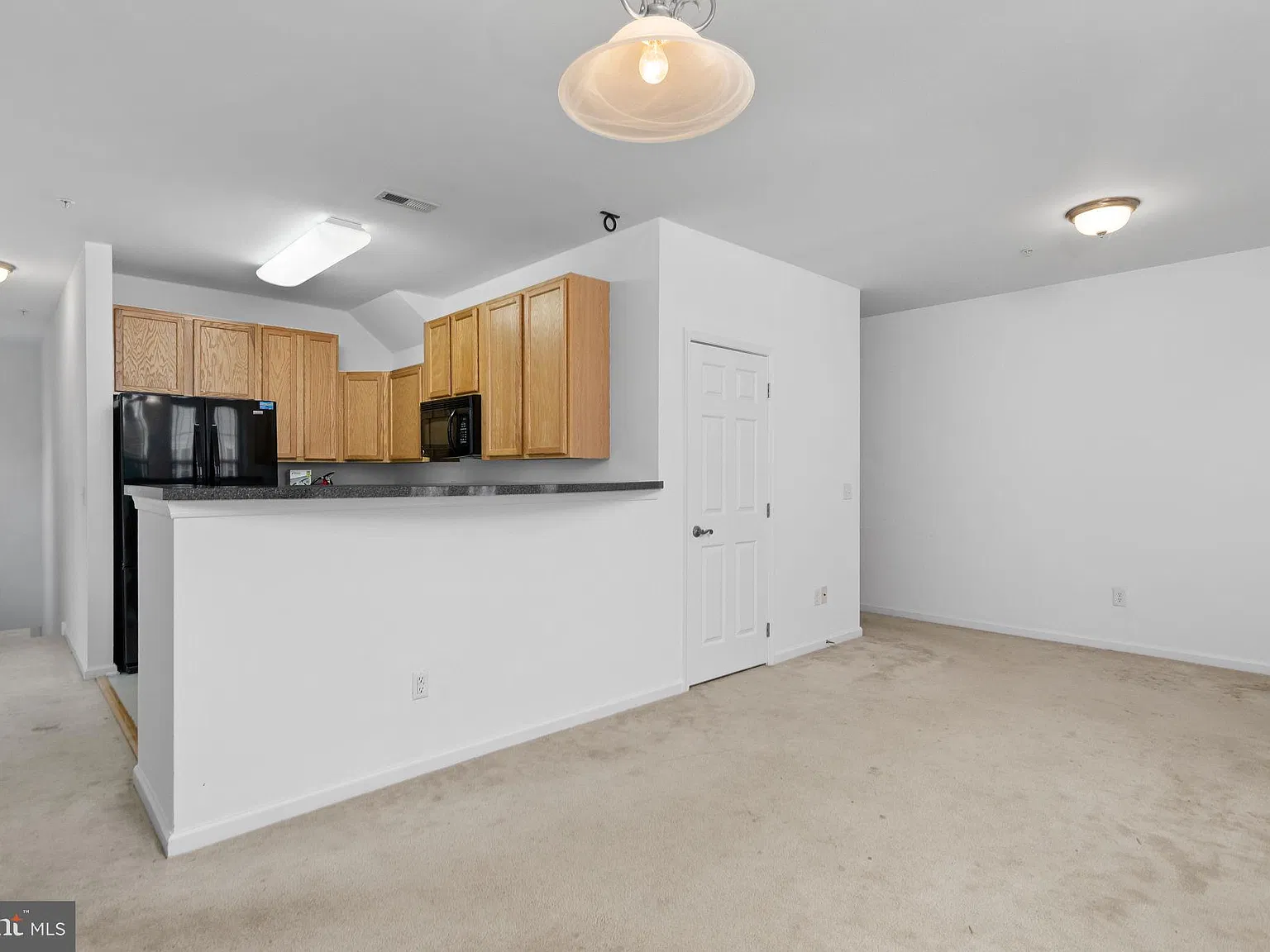 3 bed, 2.5 bath, 1932 sqft, $2,900 — Photo 4