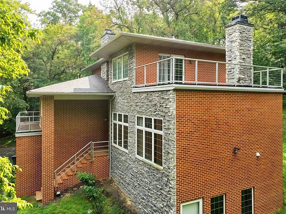 4th image of 335 Laurel Dr