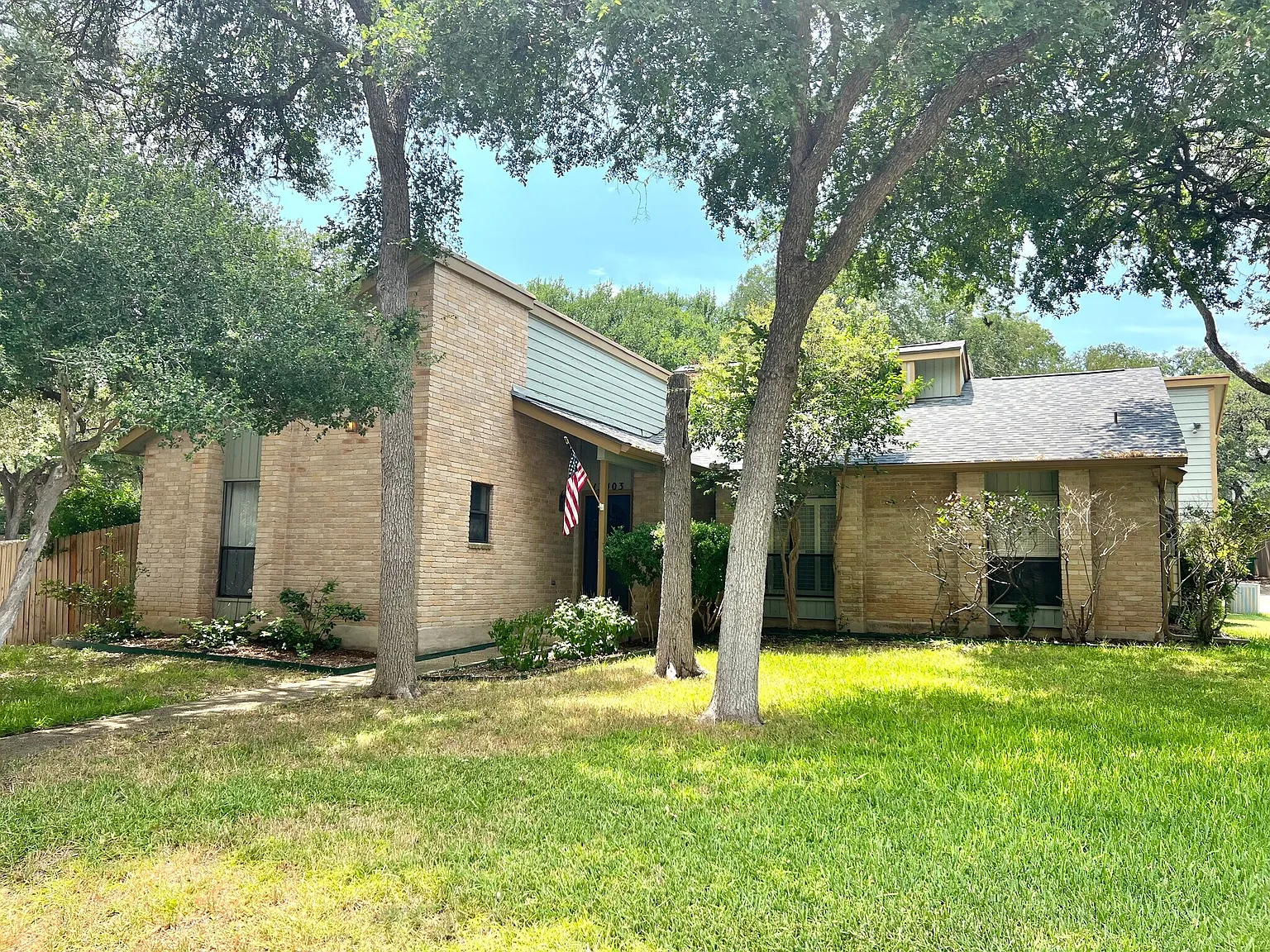 3 bed, 1956 sqft, $2,900 — Photo 1