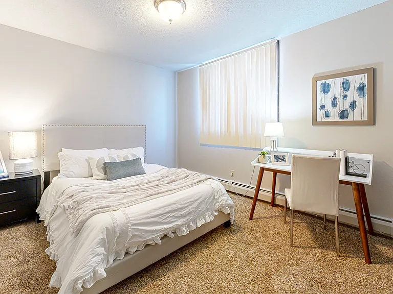 624 Huron Apartments — Photo 6