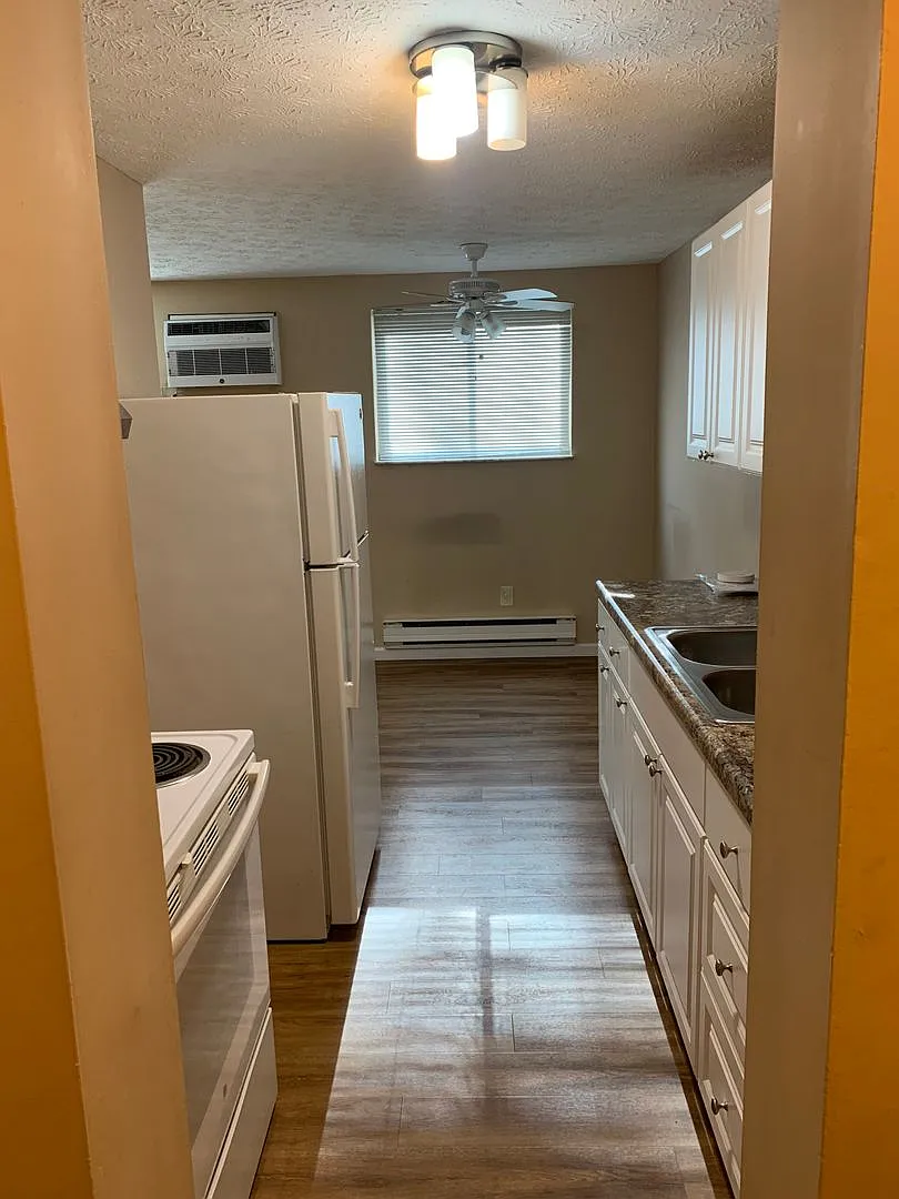 4428 Glendale — Photo 3