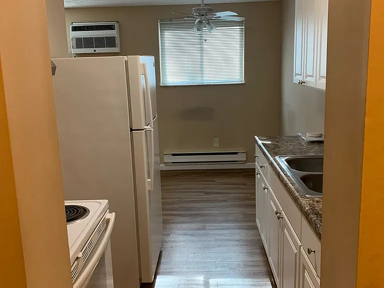 4428 Glendale Dr — Photo 3