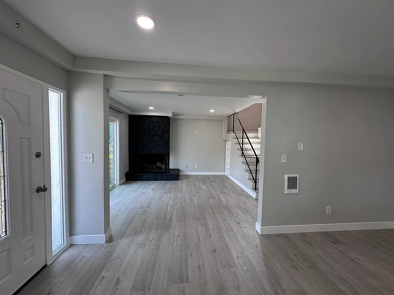 2014 Carnegie Ln #1 — Photo 6