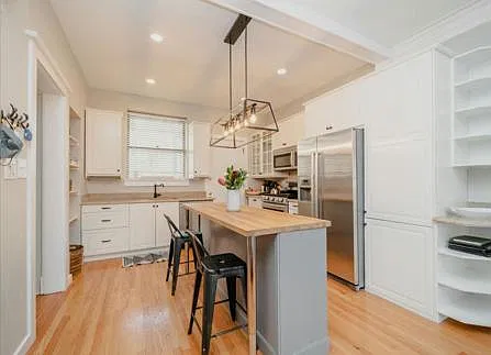 3749 N Pine Grove Ave — Photo 2