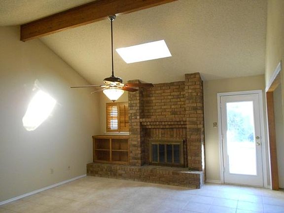 4th image of 1136 Woodvale Dr