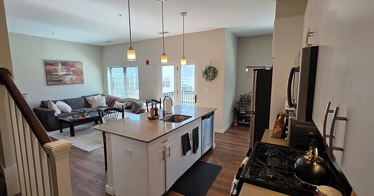 560 Moody St #2C — Photo 1