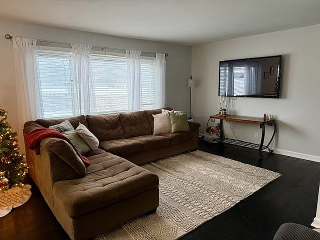 3 bed, 1240 sqft, $2,550 — Photo 2