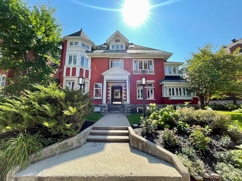 322 Frank St #403