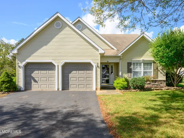10 Pine Valley Court, Lakewood, NJ 08701