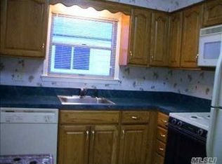 20804 42nd Ave, Bayside, NY 11361