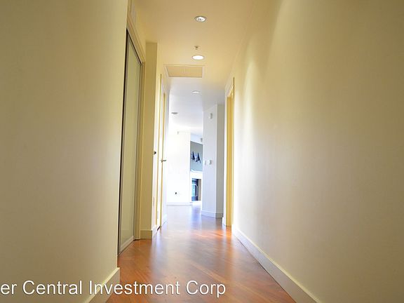 4th image of 10650 NE 9th Pl Unit 1226
