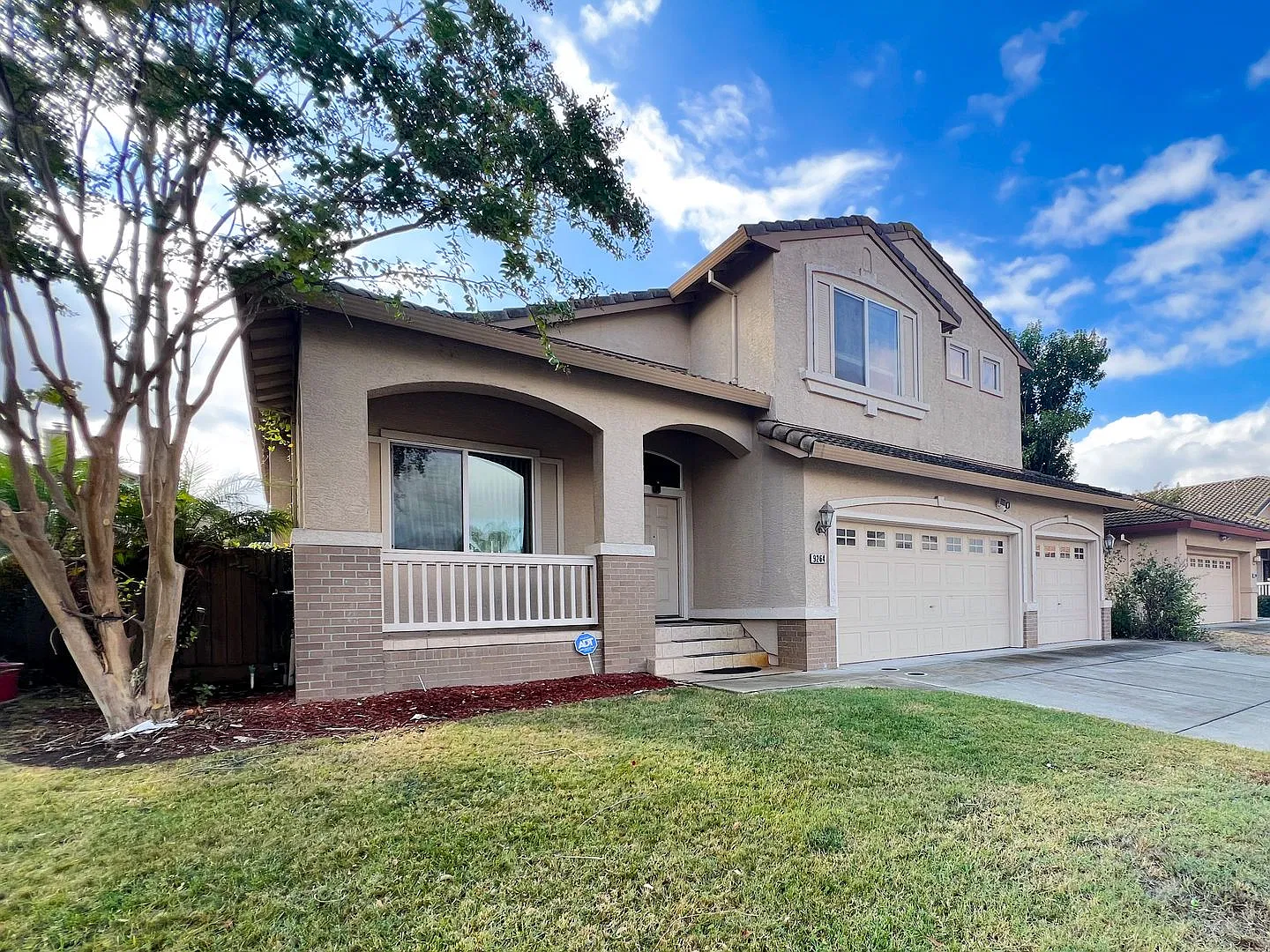 Spacious 5 Bed, 3 Bath Home on Cul-de-sac Lot — Photo 2