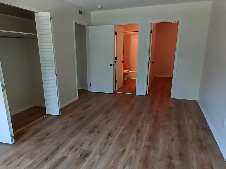 728 Zorn Ave #9 — Photo 5