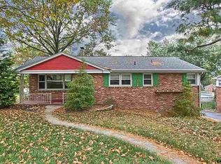 2565 Eastwood Dr, York, PA 17402