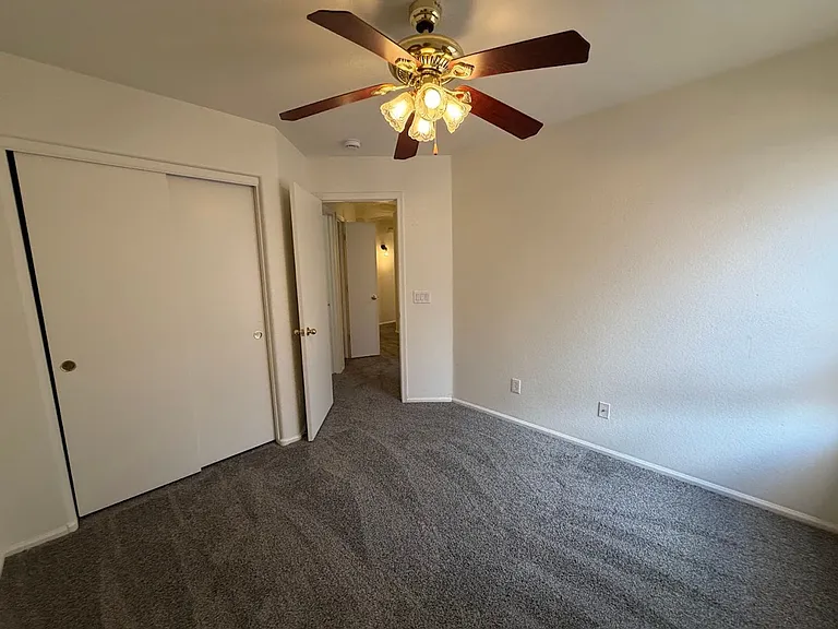 16248 W Moreland St — Photo 18