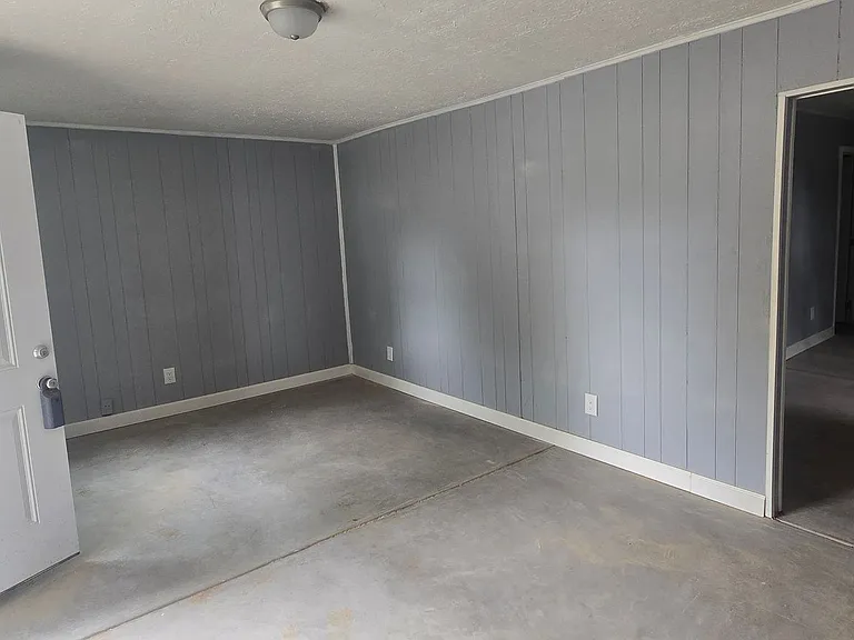 1301 N Rogers Ave — Photo 10
