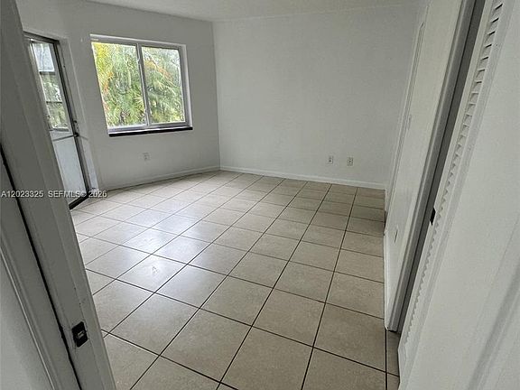 5th image of 1643 NE Miami Gardens Dr #121