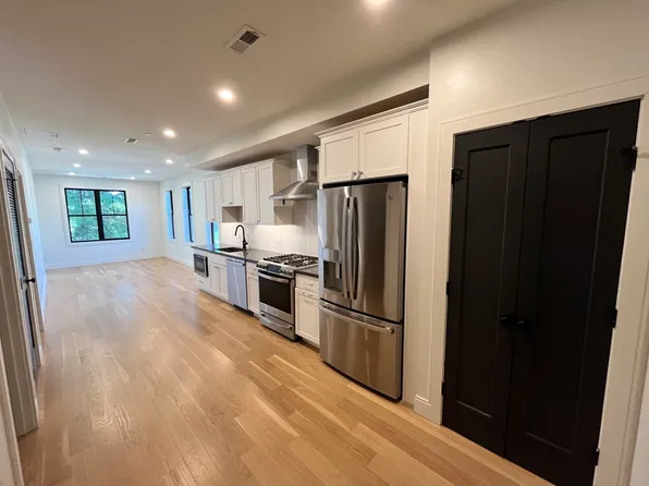 120 Moore St #205, Boston, MA 02128