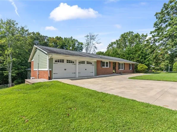 106 Pine St, North Wilkesboro, NC 28659