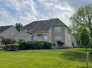 1 Crestview Dr, Clinton, NJ 08809