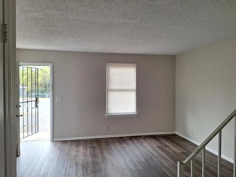 1005 Forest Ridge Ct — Photo 4