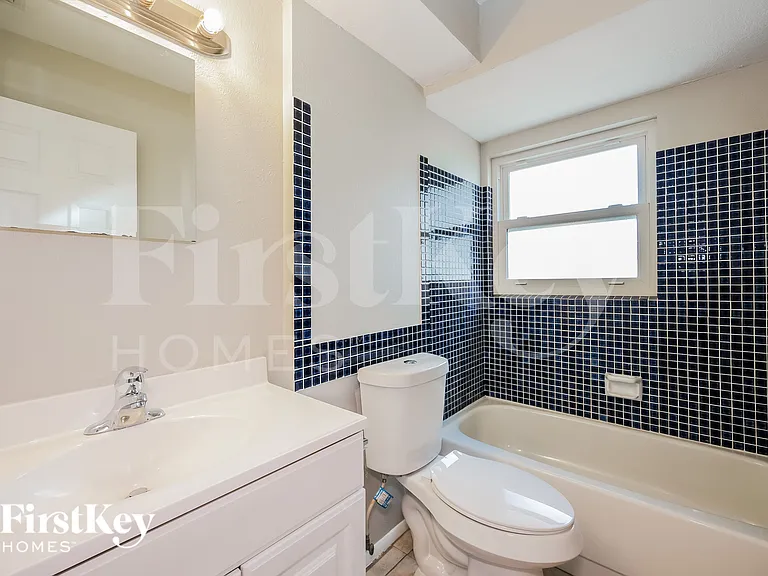 727 SE 9th Pl — Photo 16