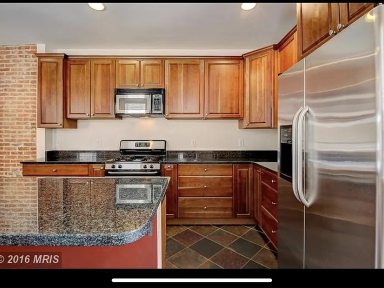 2611 E Fairmount Ave — Photo 4